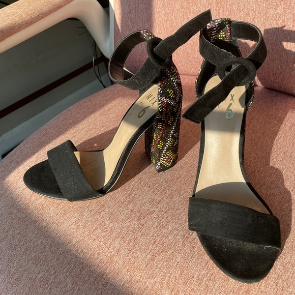 Mix No. 6 Gorgeous open-toe patterned heels - Picture 2 of 6